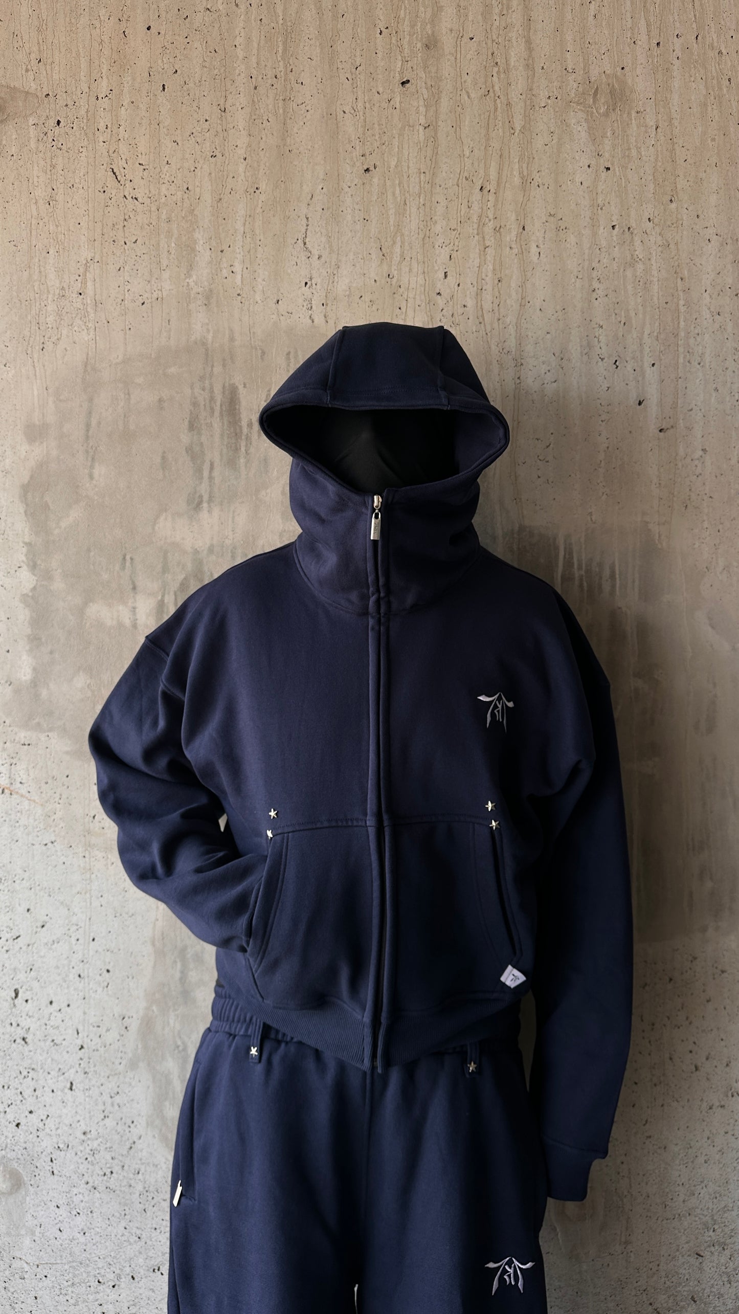 BLACK NAVY ZIP-HOODIE