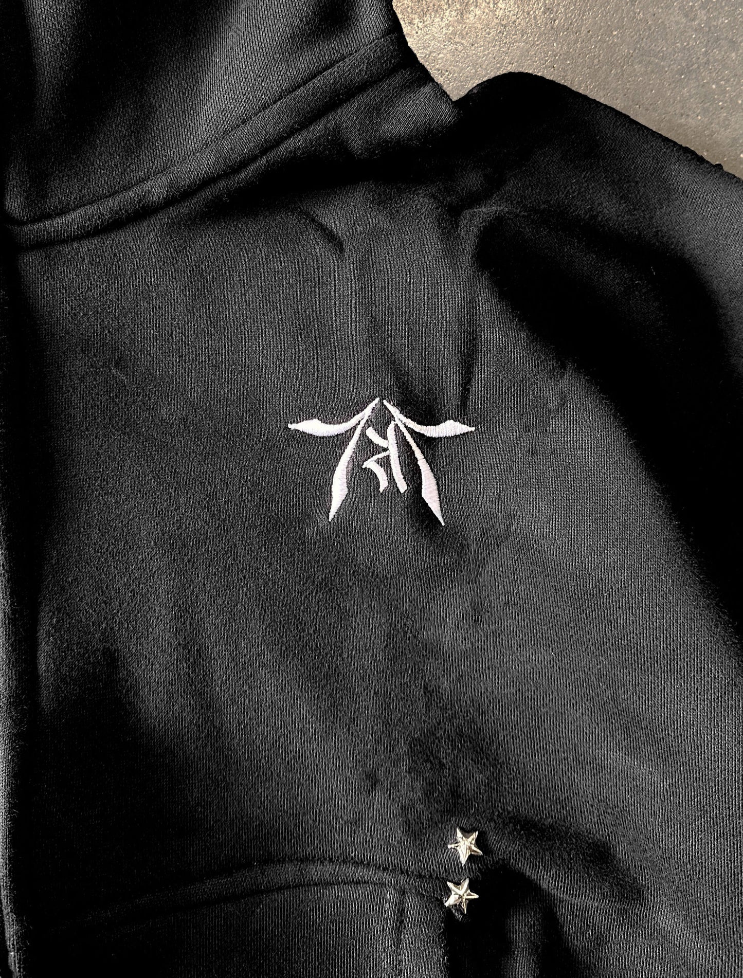 OBSIDIAN BLACK ZIP-HOODIE