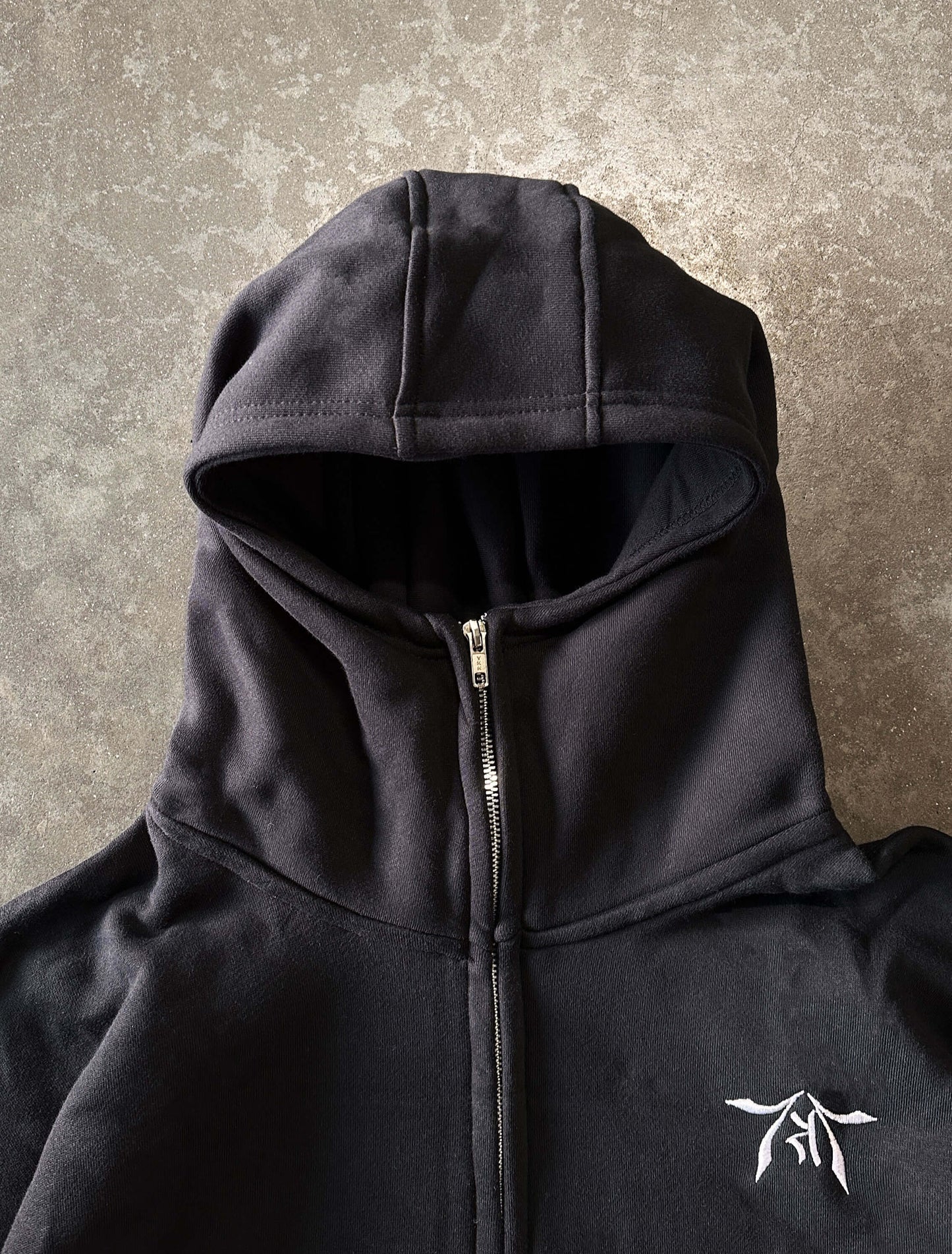 OBSIDIAN BLACK ZIP-HOODIE