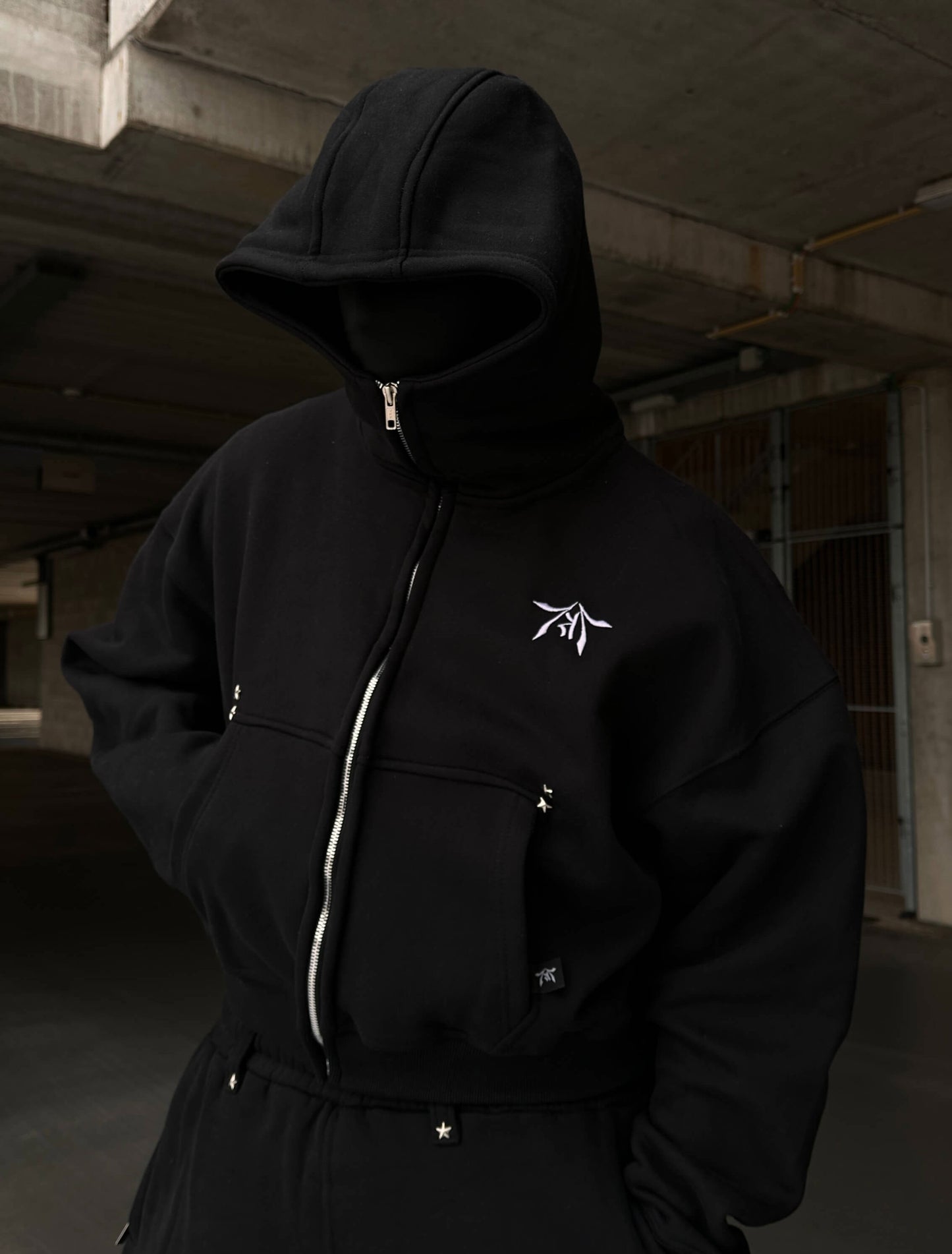 OBSIDIAN BLACK ZIP-HOODIE